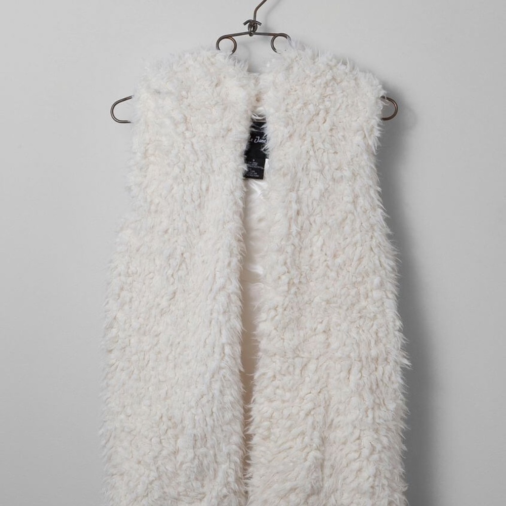 Me Jane Faux Fur Vest